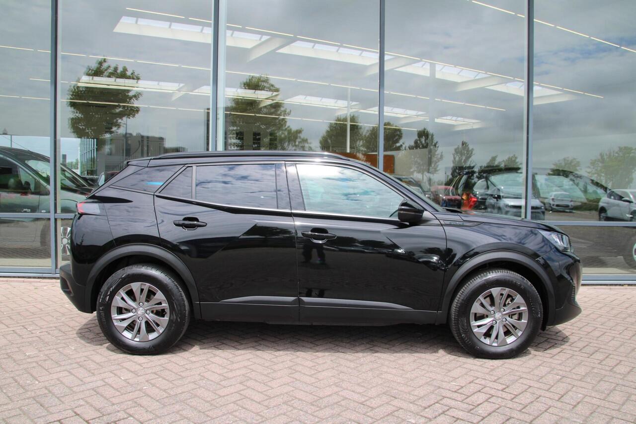 Peugeot e-2008 EV Style 50 kWh Airco Navi Camera Carplay Zeer mooi