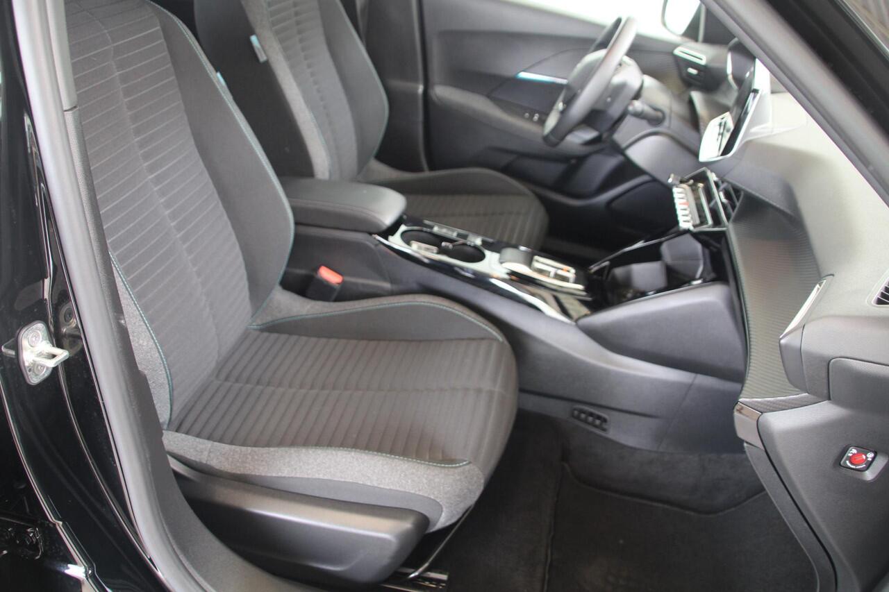 Peugeot e-2008 EV Style 50 kWh Airco Navi Camera Carplay Zeer mooi