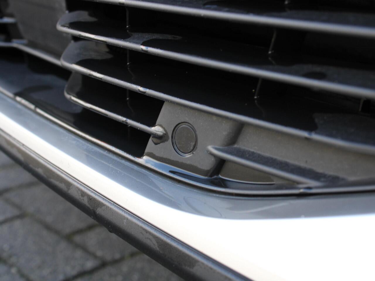 Peugeot e-2008 EV GT 50 kWh 136PK Automaat inclusief batterijtest Navigatie, Lichtmetalen velgen 18 inch, Keyless Entry, Dodehoek detectie