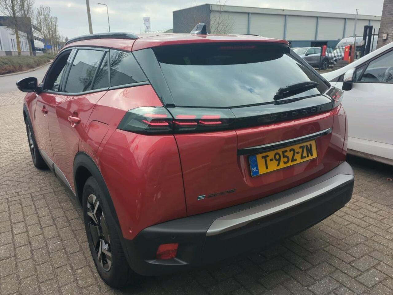 Peugeot e-2008 EV Allure 54 kWh Navi/Camera/Adaptieve Cruise Control/400km Rijbereik/GEEN AFLEVERKOSTEN