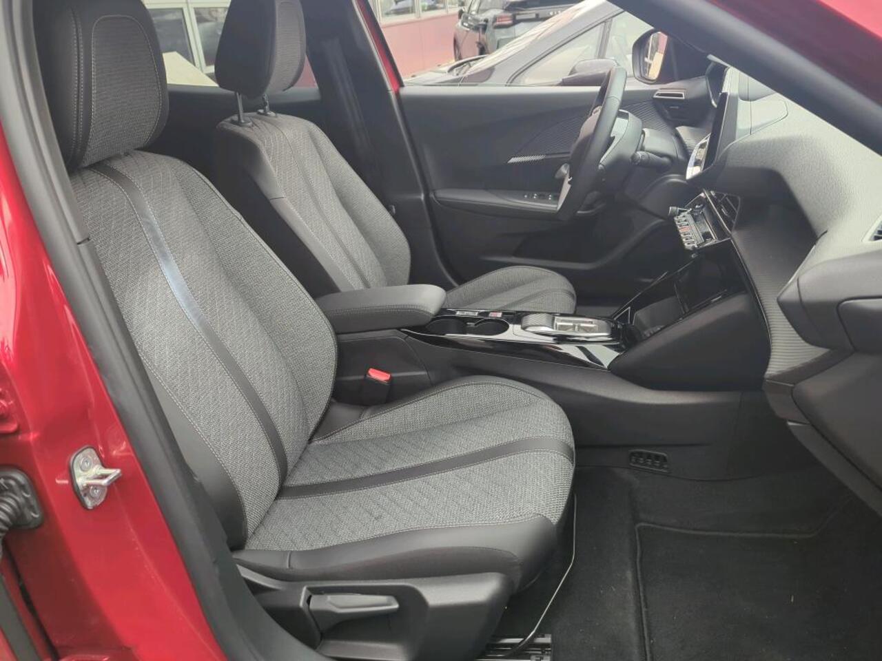 Peugeot e-2008 EV Allure 54 kWh Navi/Camera/Adaptieve Cruise Control/400km Rijbereik/GEEN AFLEVERKOSTEN