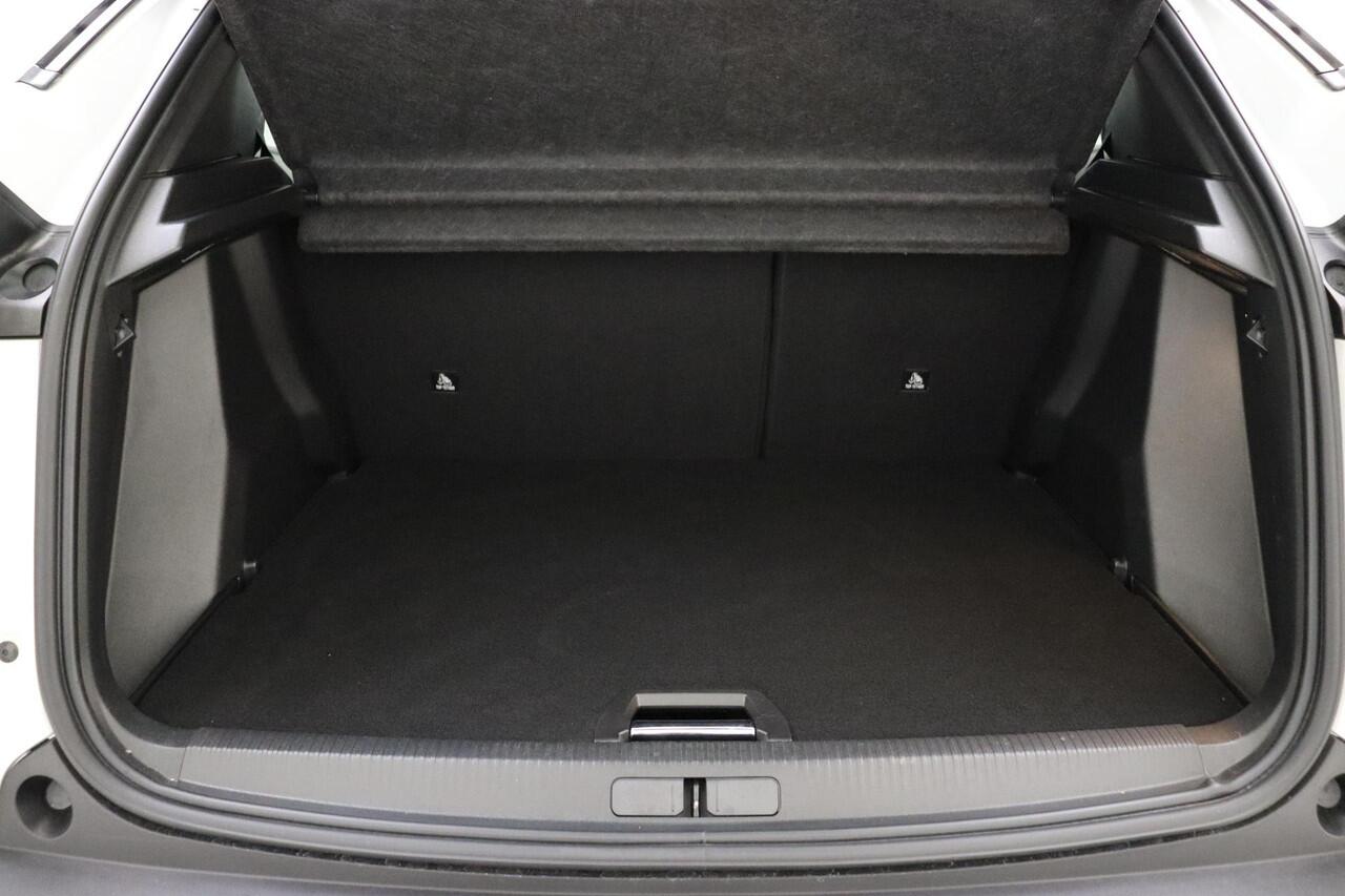 Peugeot e-2008 EV GT 50 kWh 136 Pk | Navigatie | Stoelverwarming | Cruise Control | Camera Achter