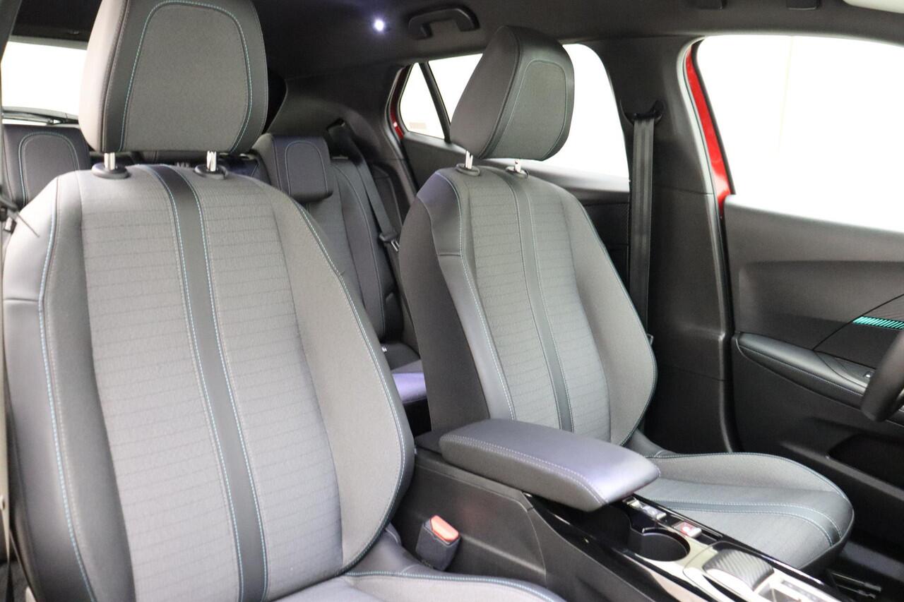 Peugeot e-2008 EV Allure 136pk 50 kWh | 100% Elektrisch | Airco | Cruise Control | Navigatie | Stoelverwarming | Radio | Camera | 1e eigenaar