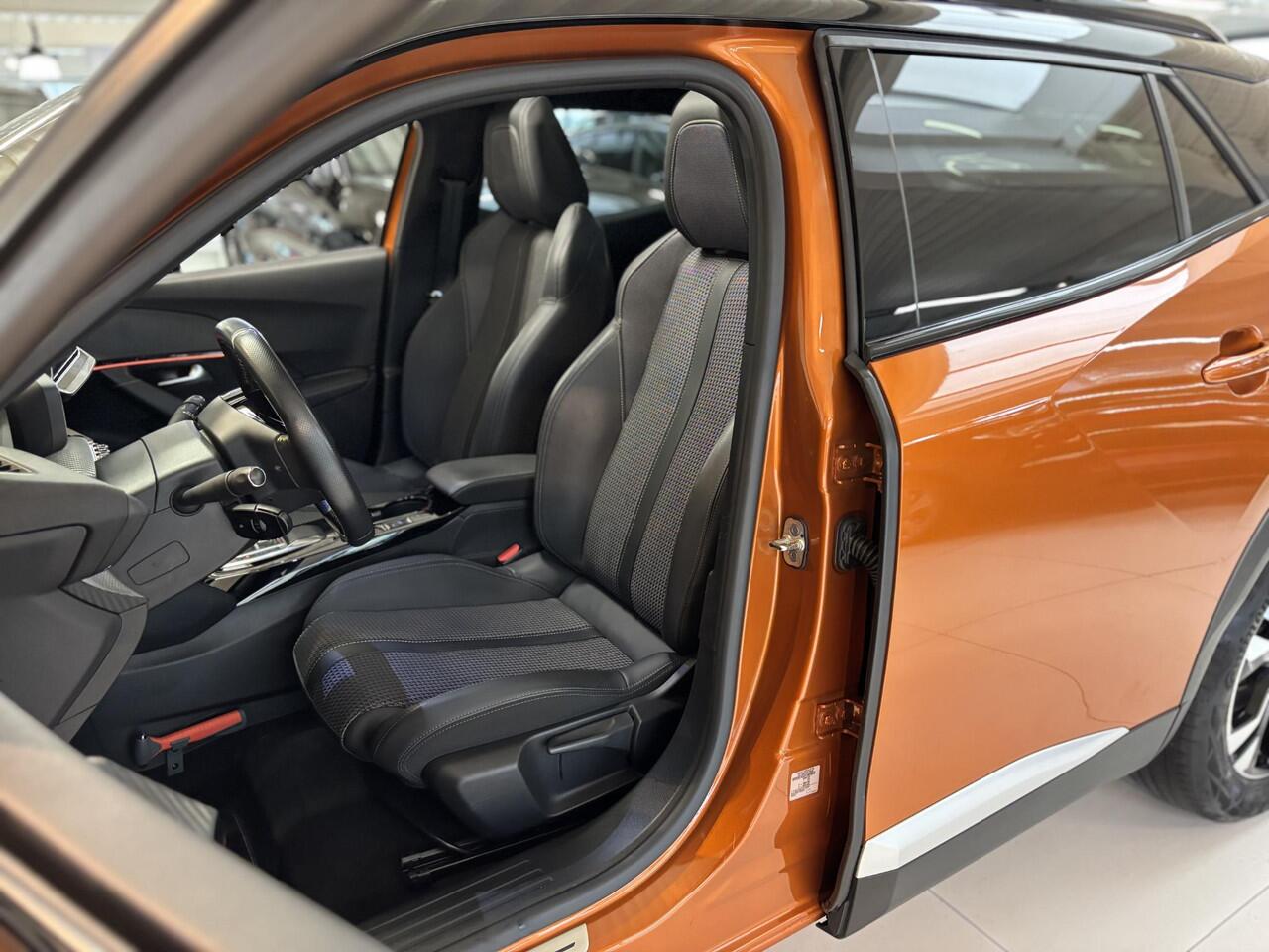 Peugeot e-2008 EV GT 50 kWh Panoramadak | Stoelverwarming | Navigatie | Android auto / Apple carplay