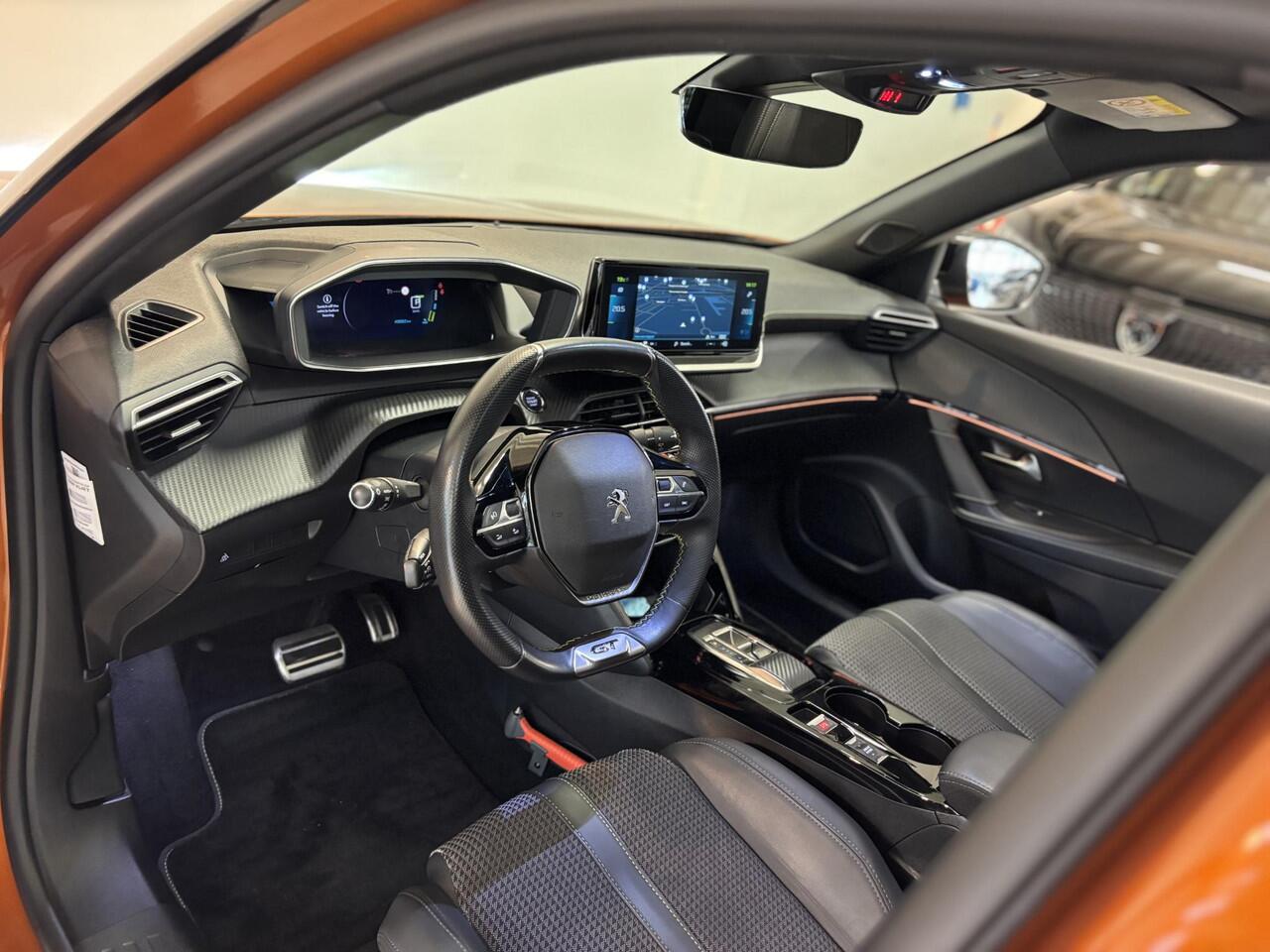 Peugeot e-2008 EV GT 50 kWh Panoramadak | Stoelverwarming | Navigatie | Android auto / Apple carplay
