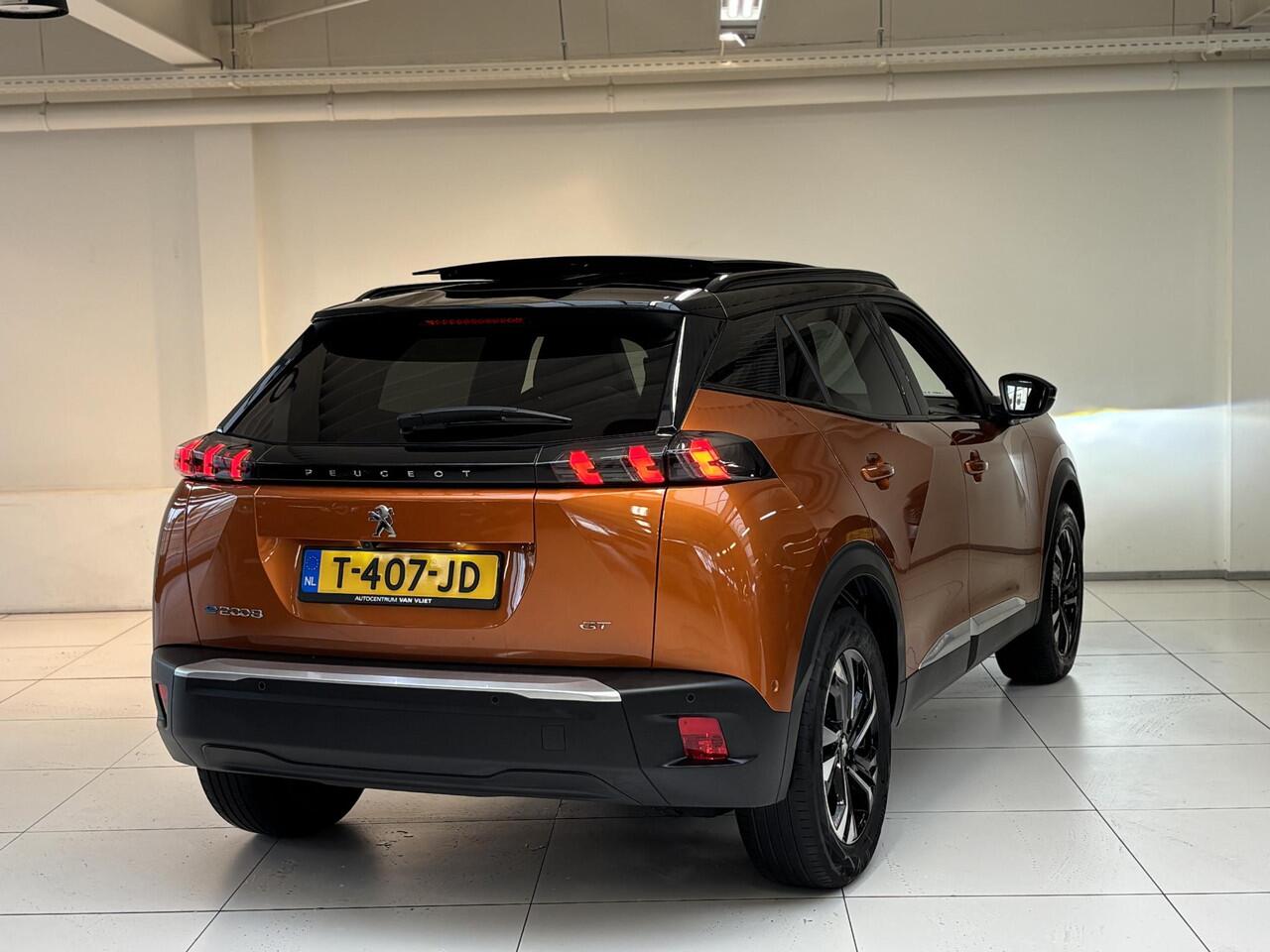 Peugeot e-2008 EV GT 50 kWh Panoramadak | Stoelverwarming | Navigatie | Android auto / Apple carplay