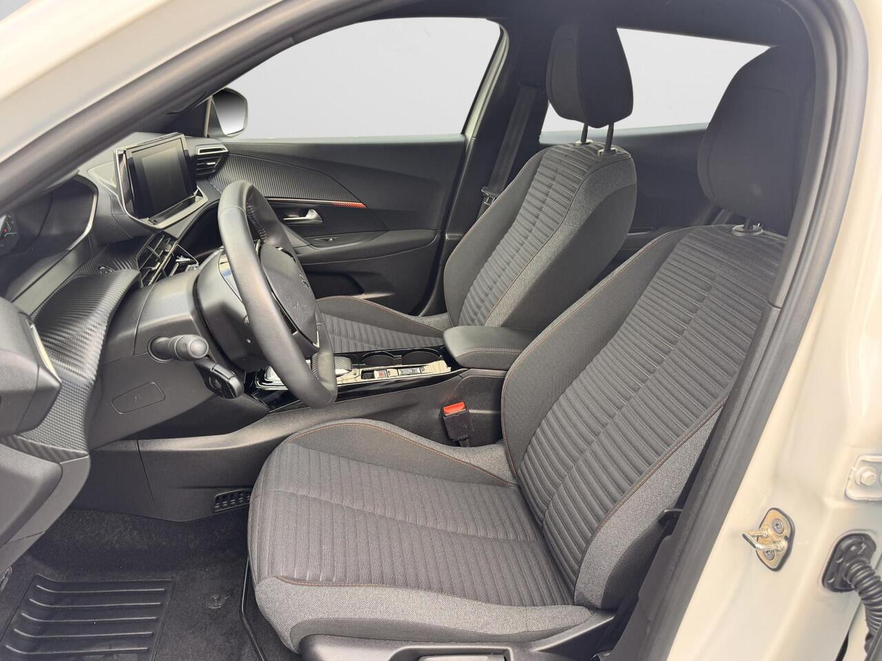 Peugeot e-2008 EV Active 50 kWh 3 Fase, 10.000 km! AVILOO Accutest