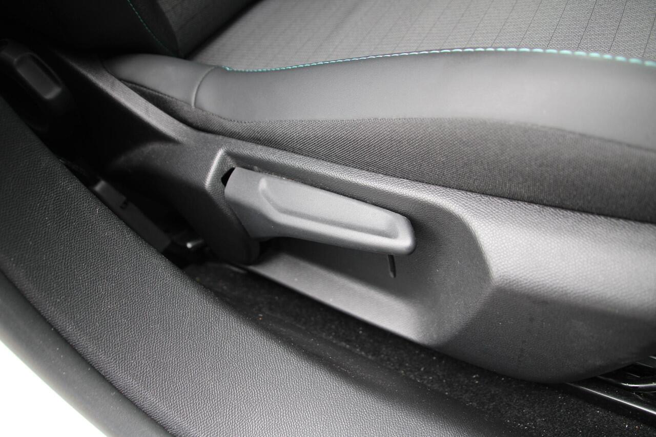 Peugeot e-2008 EV Allure Pack 50 kWh Automaat Airco Carplay Dealer onderhouden