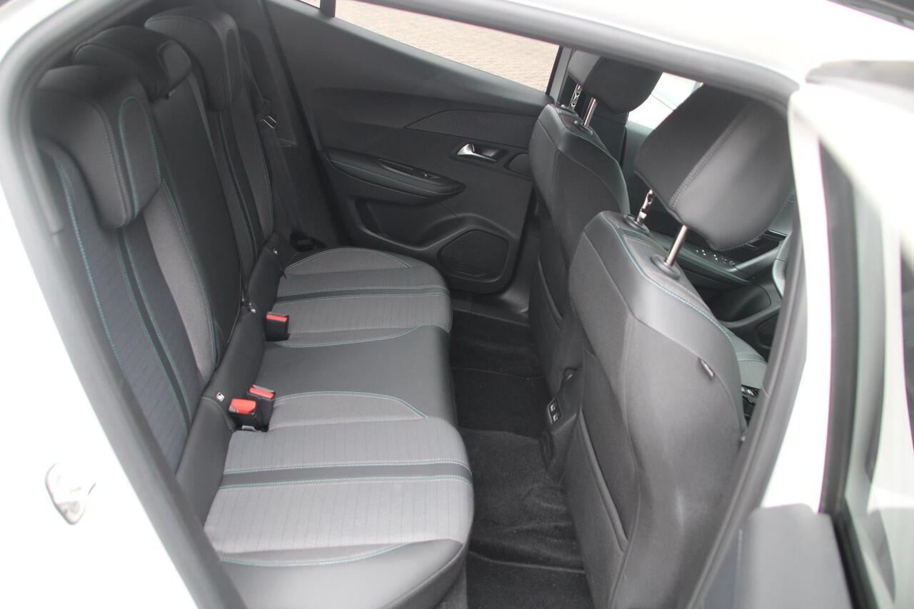 Peugeot e-2008 EV Allure Pack 50 kWh Automaat Airco Carplay Dealer onderhouden