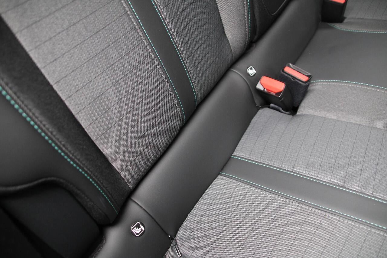 Peugeot e-2008 EV Allure Pack 50 kWh Automaat Airco Carplay Dealer onderhouden