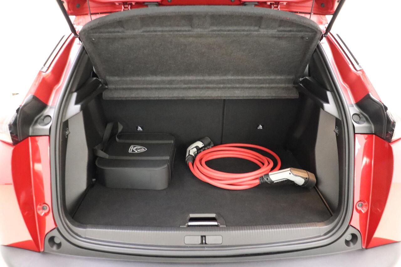 Peugeot e-2008 EV Allure 136pk 50 kWh | 100% Elektrisch | Airco | Cruise Control | Navigatie | Stoelverwarming | Radio | Camera | 1e eigenaar