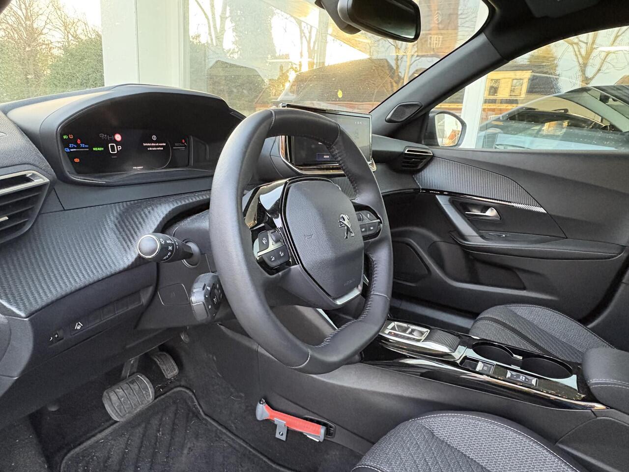 Peugeot e-2008 EV Allure 54 kWh | Adaptieve Cruise Control | 360gr camera | Keyless Entry | Stoelverwarming | Navigatie | 100kW snel laden
