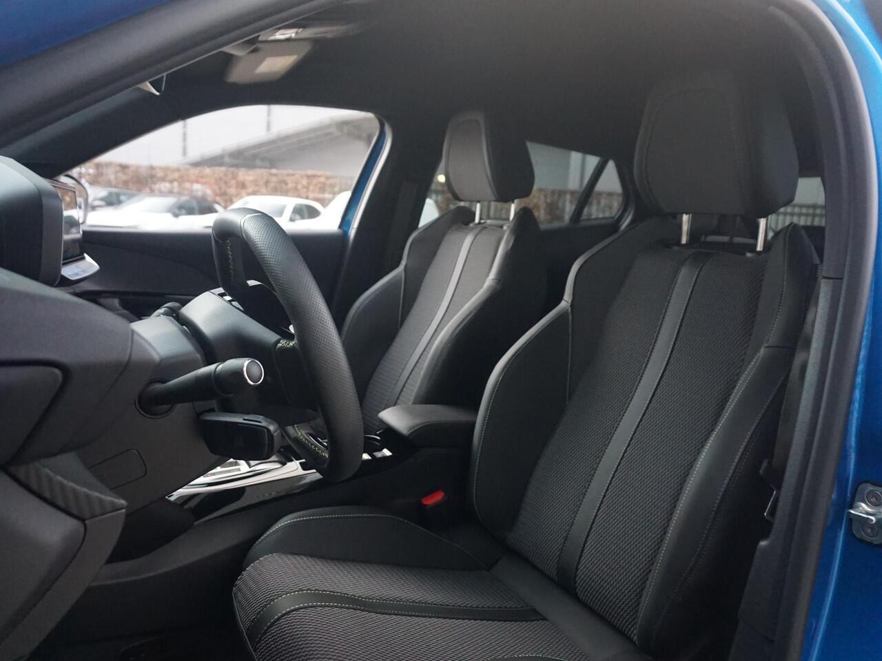 Peugeot e-2008 EV GT 54 kWh Camera pakket | 4 Seizoensbanden