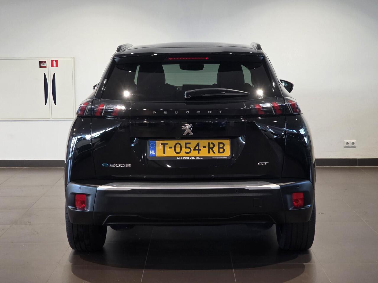 Peugeot e-2008 GT EV 50kWh 136pk AUTOMAAT | SCHUIF/KANTELDAK | STOELVERW. | 18" EVISSA | CLIMA | NAVI | CAMERA |