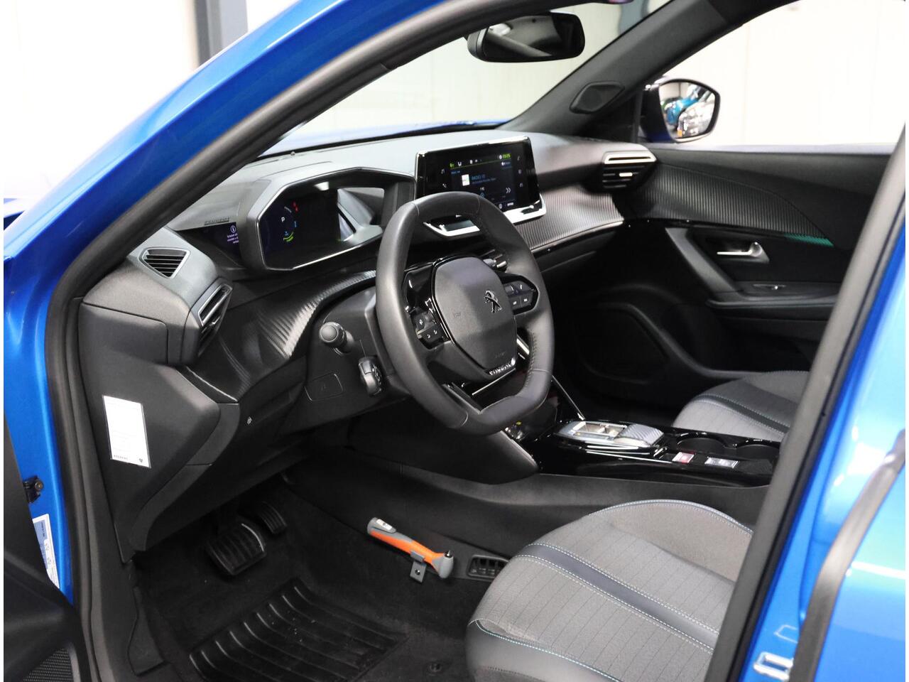 Peugeot e-2008 Allure Pack 50kWh 136PK | Accurapport 99,0%| 1ste eigenaar | AppleCarplay/Android Auto | Armsteun | 17"LMV | Camera | AUTOMAAT | Keyless | Cruise Control | Climate Control | FULL LED | Isofix | Parkeersensoren |Privacy Glass |