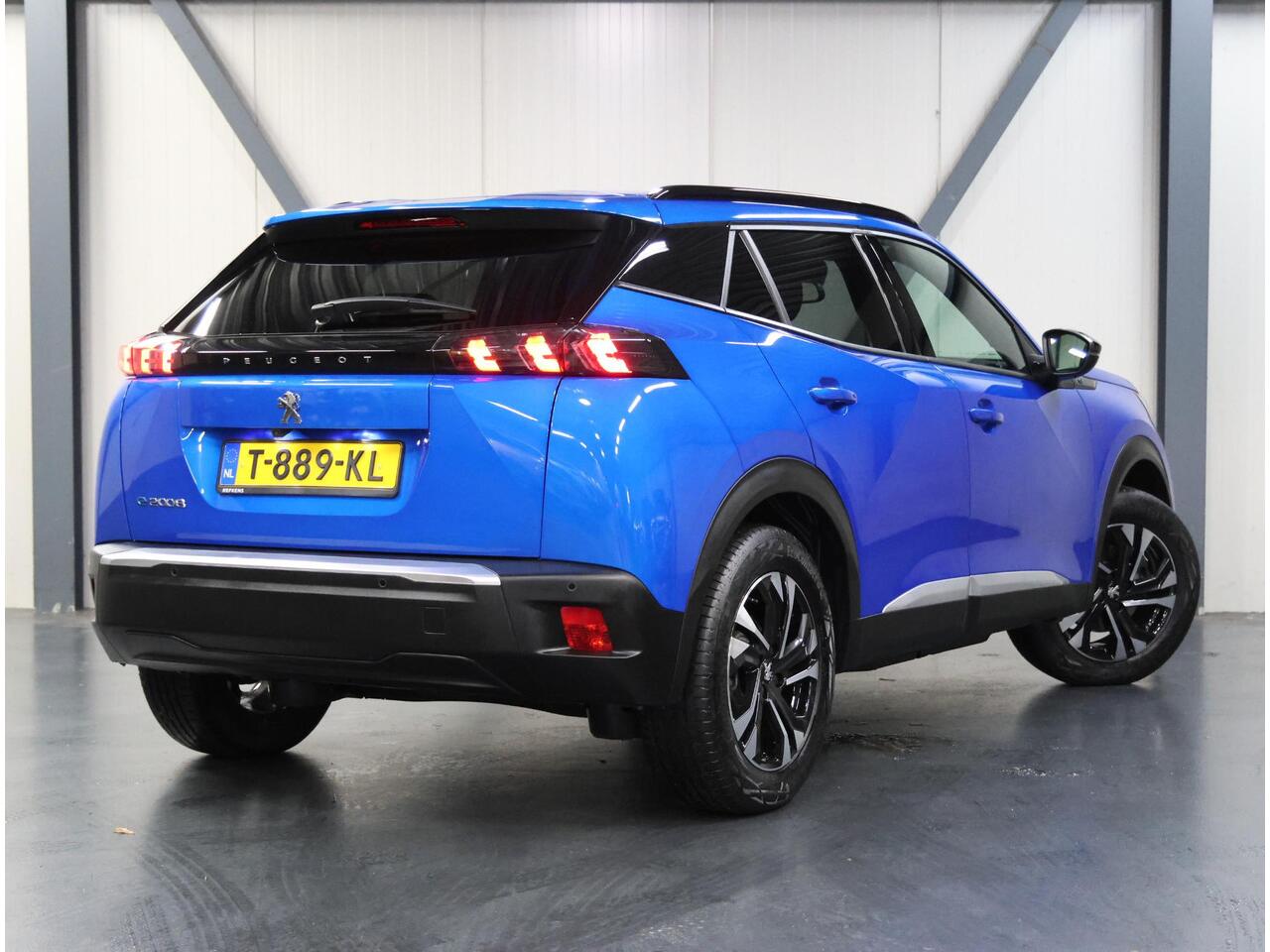 Peugeot e-2008 Allure Pack 50kWh 136PK | Accurapport 99,0%| 1ste eigenaar | AppleCarplay/Android Auto | Armsteun | 17"LMV | Camera | AUTOMAAT | Keyless | Cruise Control | Climate Control | FULL LED | Isofix | Parkeersensoren |Privacy Glass |