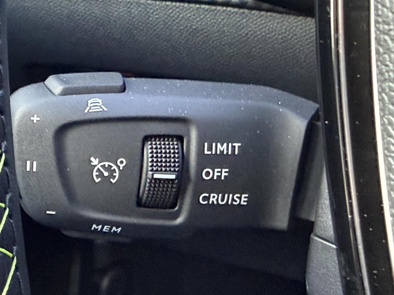 Peugeot e-2008 EV GT 50 kWh Slechts 20km! | Panoramadak | 3-fase | Electr. best. stoel | SOH 99,5%