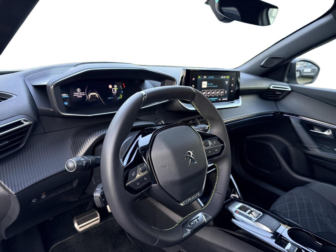 Peugeot e-2008 EV GT 50 kWh Slechts 20km! | Panoramadak | 3-fase | Electr. best. stoel | SOH 99,5%