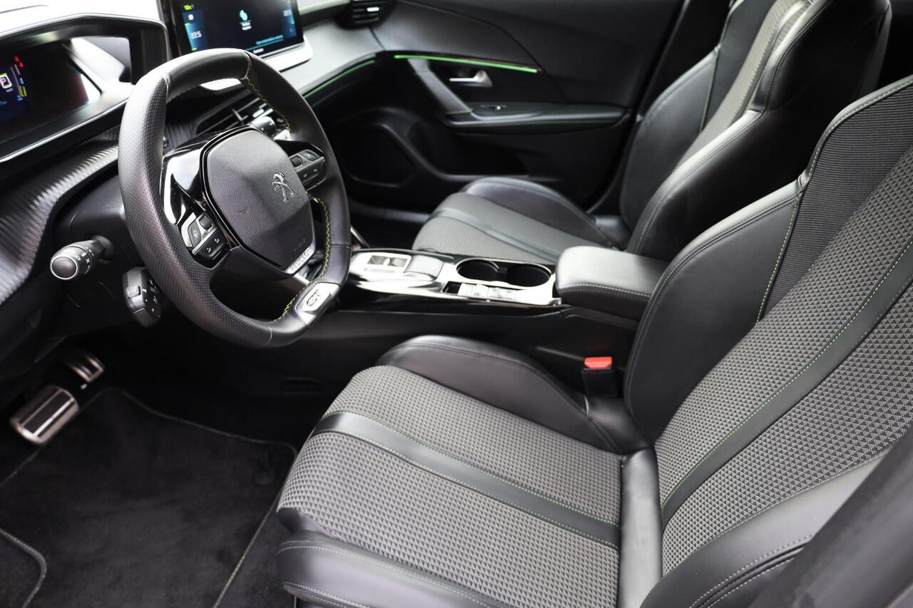 Peugeot e-2008 EV GT 50 kWh TREKHAAK-AFN PANO CARPLAY STOELVER. CRUISE 360-CAMERA HALF-LEER CRUISE CLIMA NAVI 2XPDC 17''LMV
