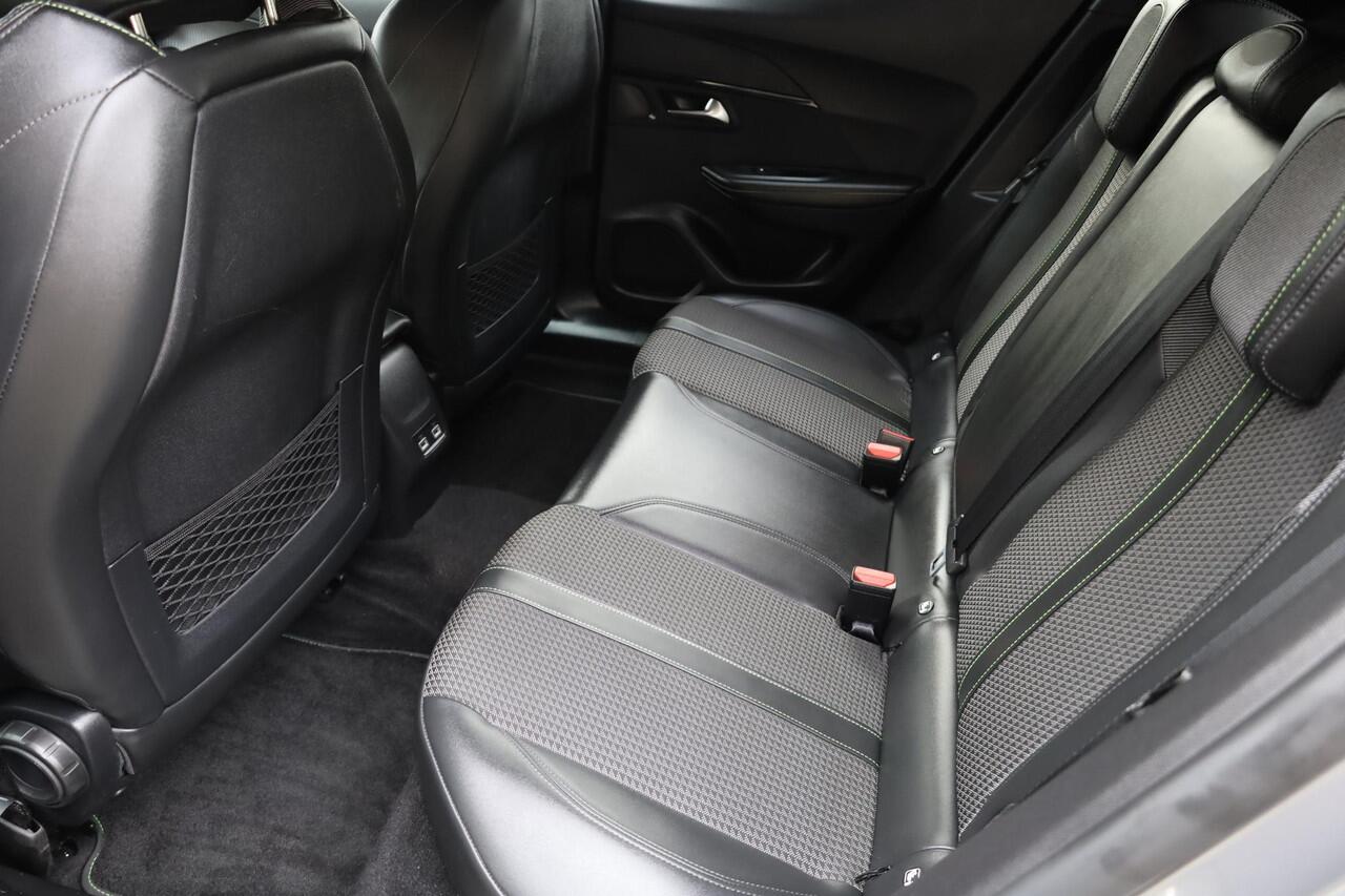 Peugeot e-2008 EV GT 50 kWh TREKHAAK-AFN PANO CARPLAY STOELVER. CRUISE 360-CAMERA HALF-LEER CRUISE CLIMA NAVI 2XPDC 17''LMV