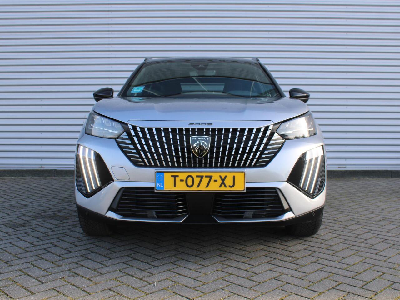 Peugeot e-2008 EV GT 54 kWh | Trekhaak | Stoelverwarming + massage | Camera | Cruise adapt. | Elektr. stoelverstelling | Navi | 17" LM | Warmtepomp | LED |