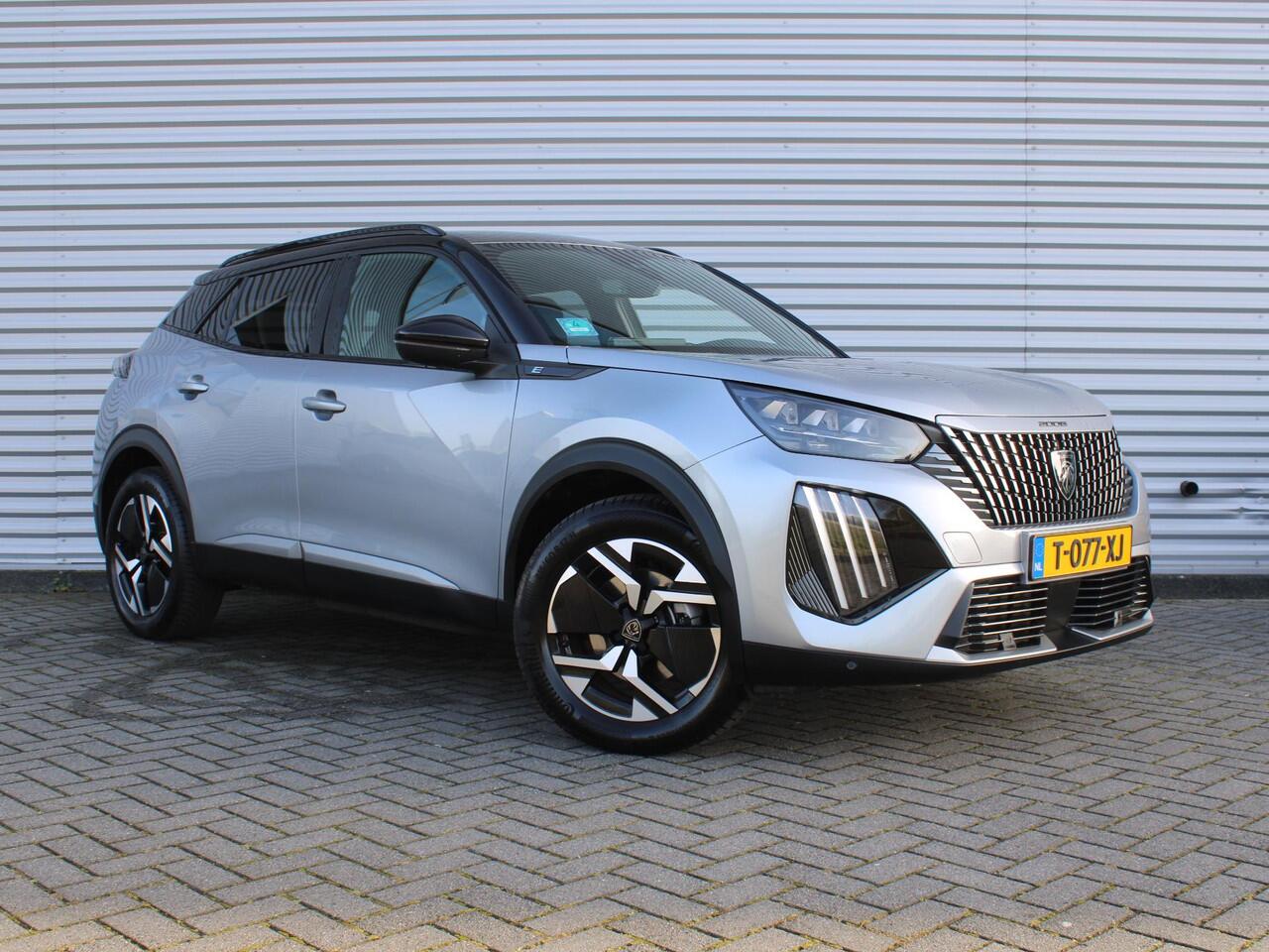 Peugeot e-2008 EV GT 54 kWh | Trekhaak | Stoelverwarming + massage | Camera | Cruise adapt. | Elektr. stoelverstelling | Navi | 17" LM | Warmtepomp | LED |