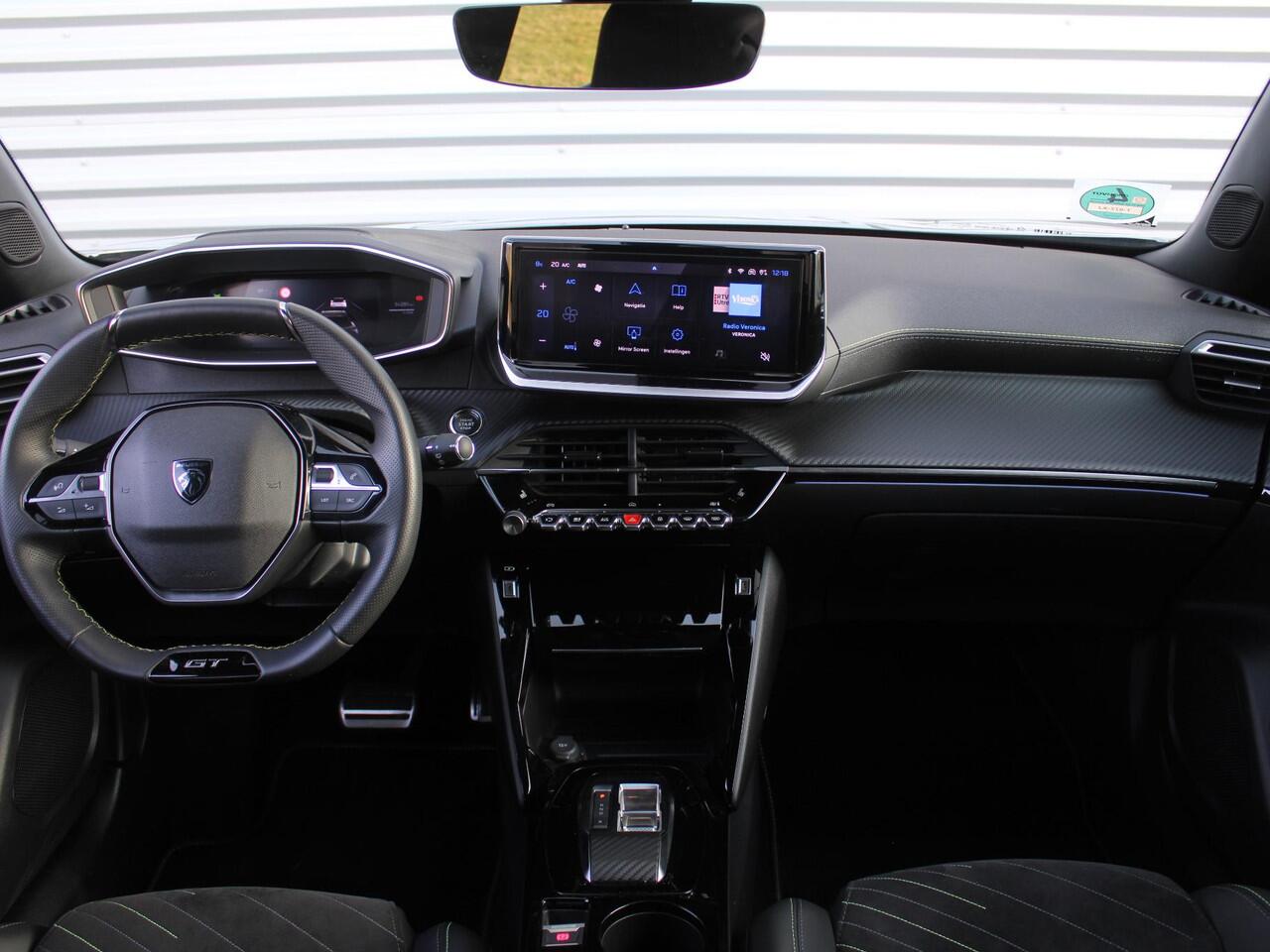 Peugeot e-2008 EV GT 54 kWh | Trekhaak | Stoelverwarming + massage | Camera | Cruise adapt. | Elektr. stoelverstelling | Navi | 17" LM | Warmtepomp | LED |