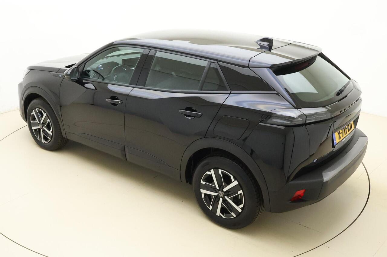 Peugeot e-2008 EV Active 54 kWh | 406KM WLTP | Navigatie | Parkeer Camera Achter | Warmtepomp | Cruise Control | Start & Stopknop | Apple Carplay & Android Auto Draadloos |