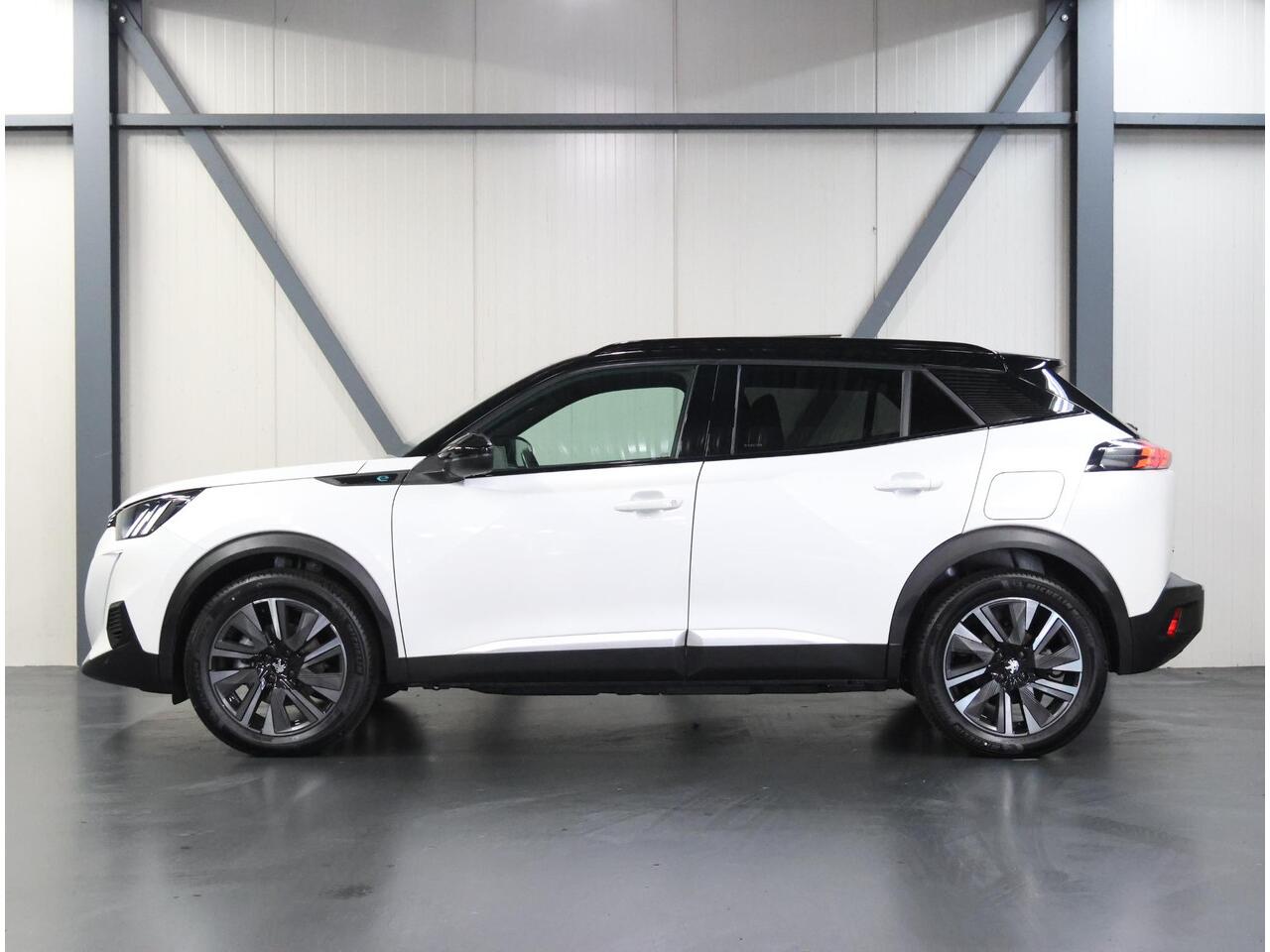 Peugeot e-2008 EV GT 50 kWh 136PK | SOH 99% | 3 FASE | AppleCarplay/Android Auto | Schuifkanteldak | Stof/LEER | 18"LMV | Camera | AUTOMAAT | Keyless | Cruise Control | Climate Control | Camera | FULL LED | Sfeerverlichting | Isofix | Privacy Glass |