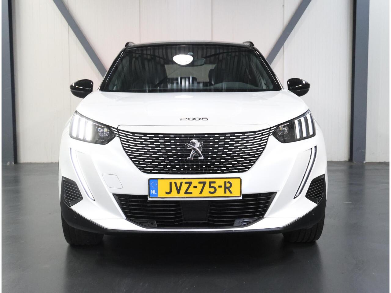 Peugeot e-2008 EV GT 50 kWh 136PK | SOH 99% | 3 FASE | AppleCarplay/Android Auto | Schuifkanteldak | Stof/LEER | 18"LMV | Camera | AUTOMAAT | Keyless | Cruise Control | Climate Control | Camera | FULL LED | Sfeerverlichting | Isofix | Privacy Glass |