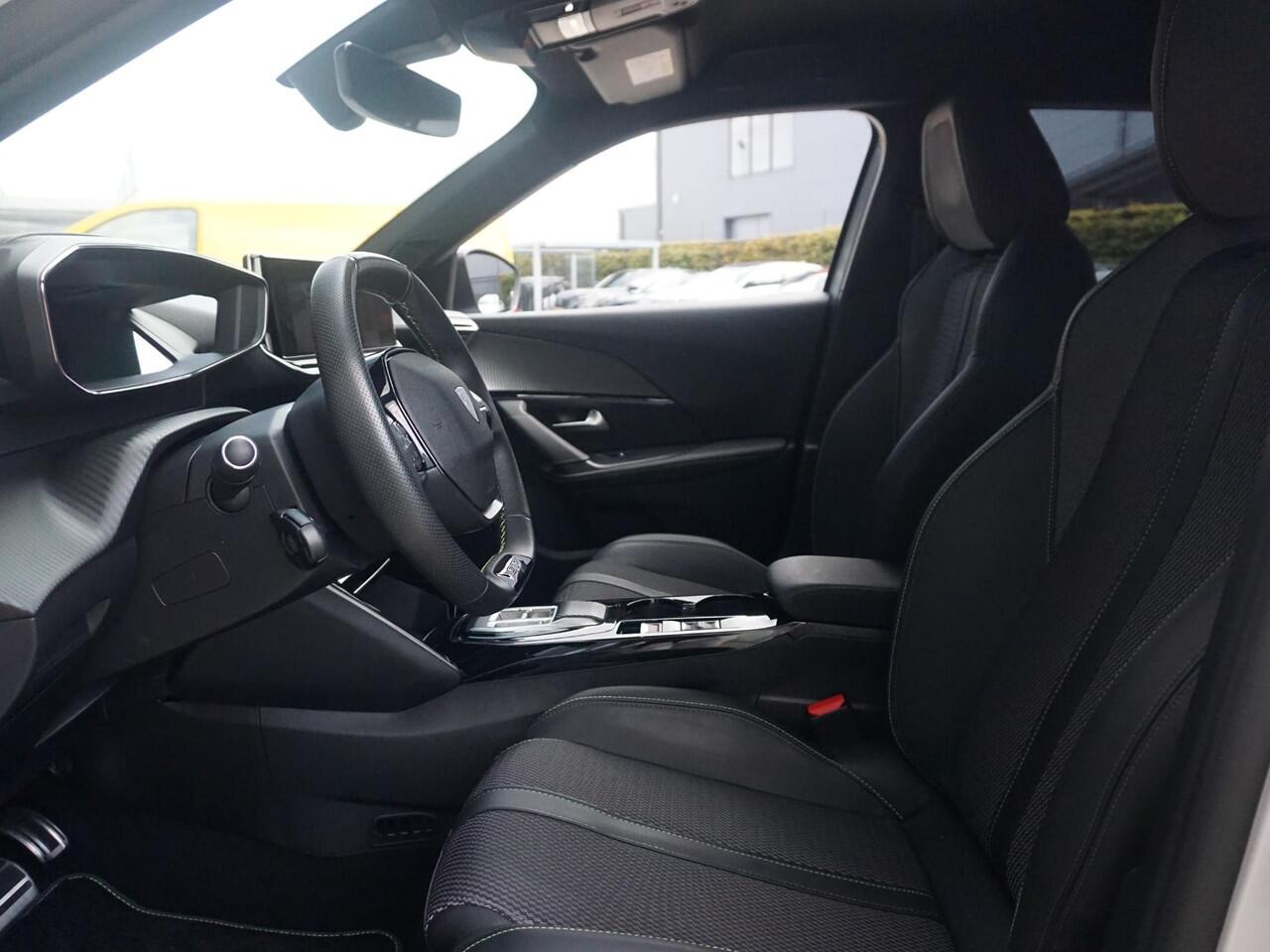 Peugeot e-2008 EV GT 54 kWh