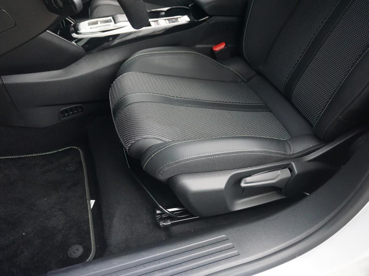 Peugeot e-2008 EV GT 54 kWh