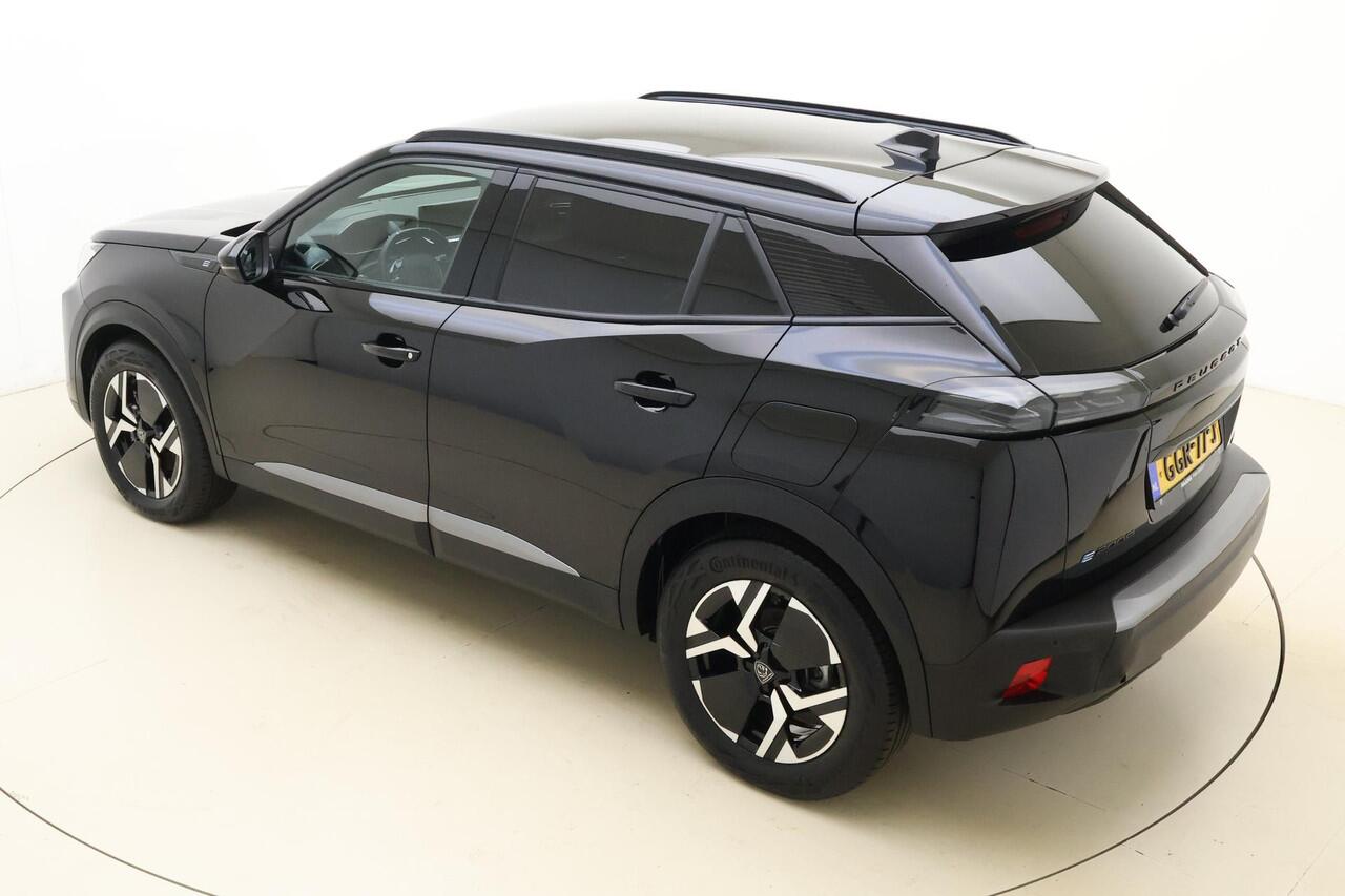 Peugeot e-2008 EV GT 54 kWh | Adaptieve Cruise control | Camera | LED Verlichting | Sportstoelen | Navigatie | Climate control