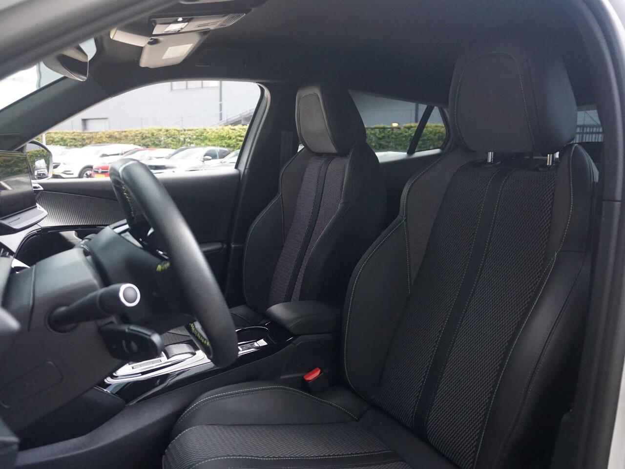 Peugeot e-2008 EV GT 54 kWh