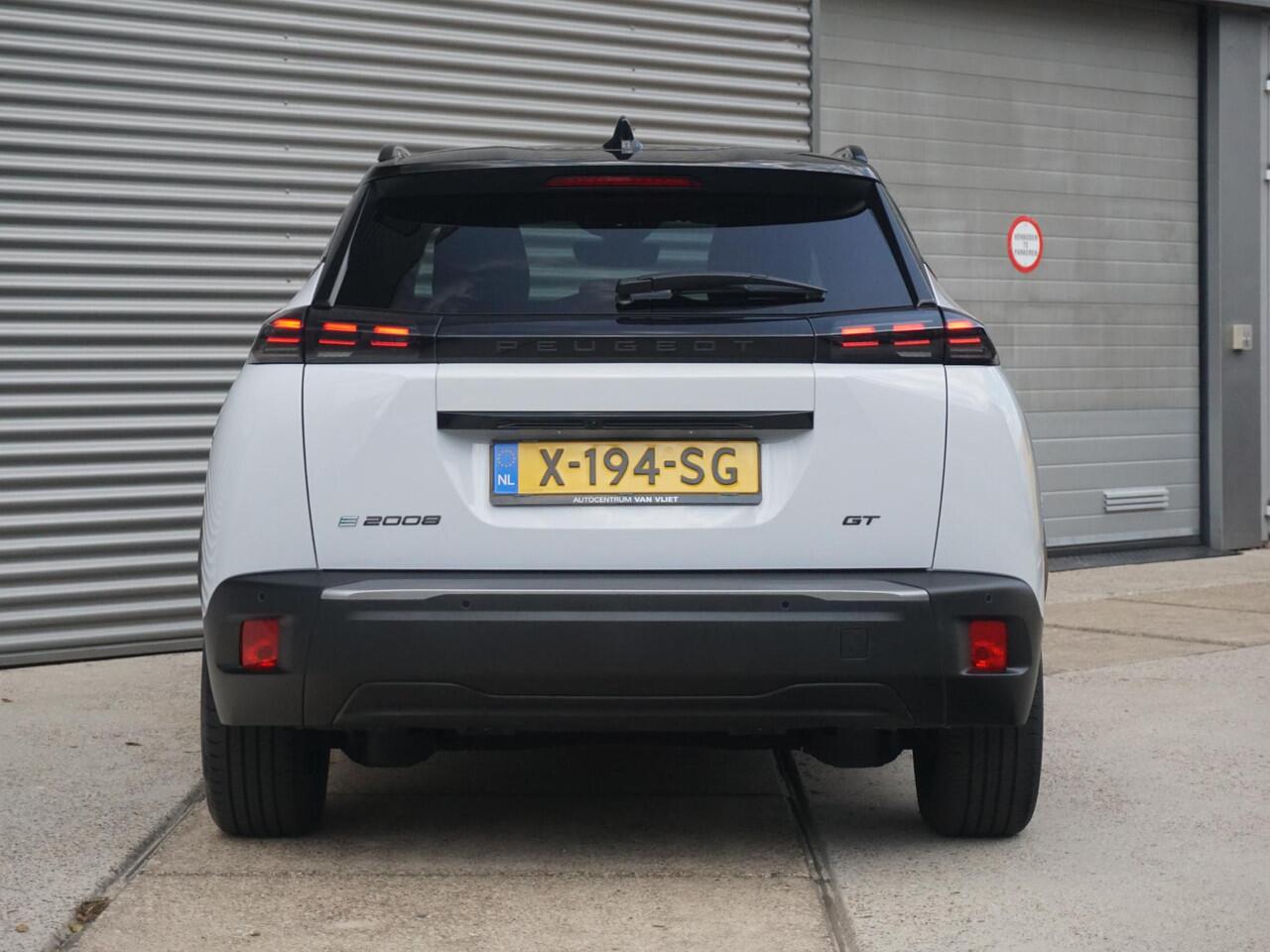 Peugeot e-2008 EV GT 54 kWh