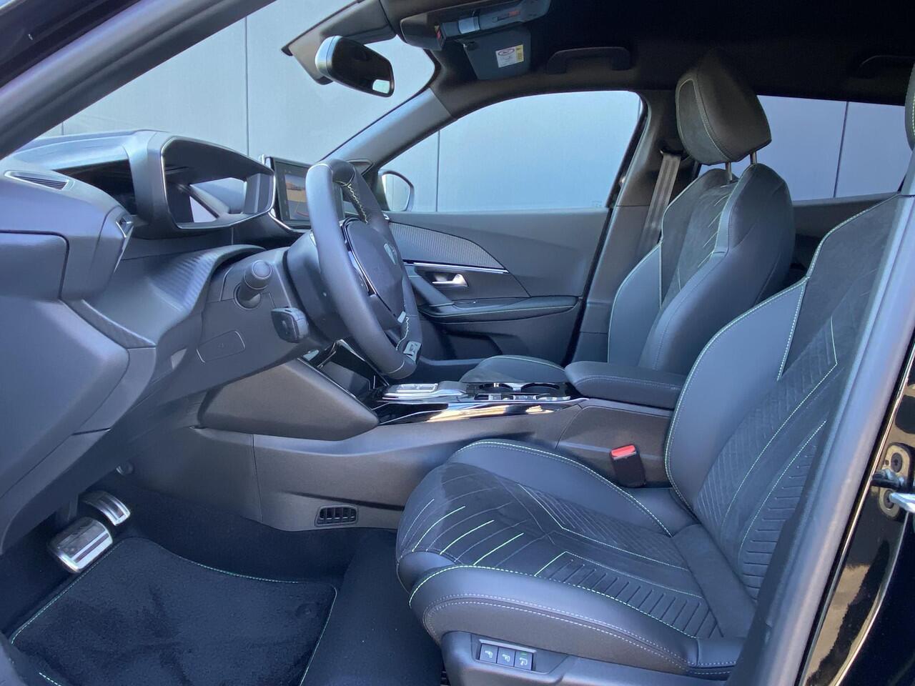 Peugeot e-2008 EV GT Avantage 54 kWh | NIEUW | Navigatie | Camera voor & achter | Stoelverwarming | tot 406km WLTP Actieradius