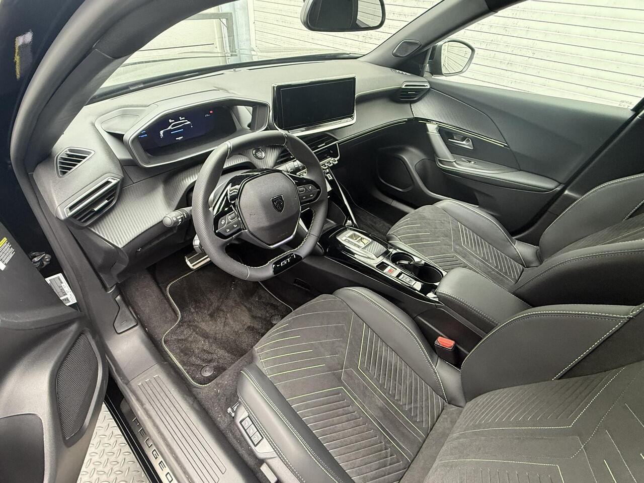 Peugeot e-2008 GT Avantage EV 3-FASEN 54kWh 156pk | ALCANTARA | ADAPTIVE CRUISE | CAMERA | STOELVERW. | MASSAGE |