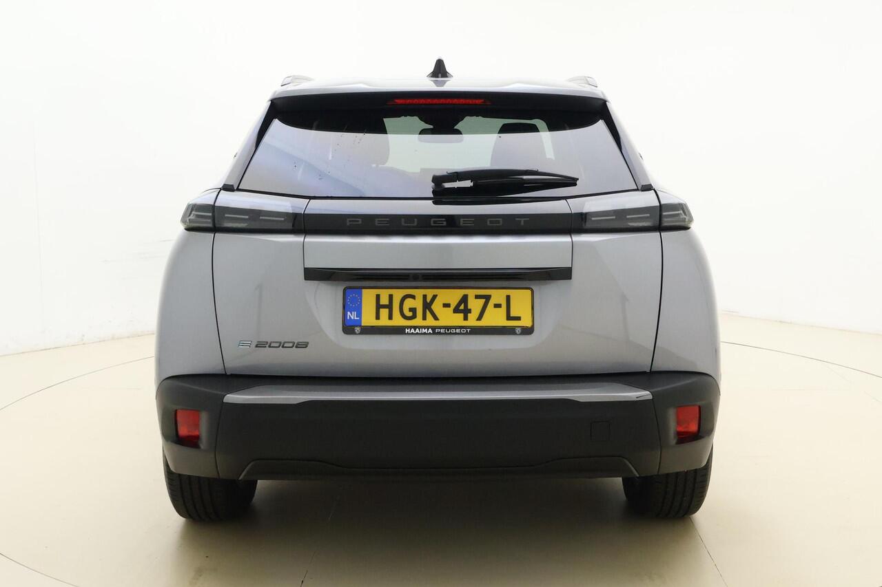 Peugeot e-2008 EV Allure Avantage 54 kWh 100% Elektrisch | Parkeersensor | Camera | Cruise Control | Mirror Link / Apple Carplay | Licht Metalen Velgen | 1e eigenaar