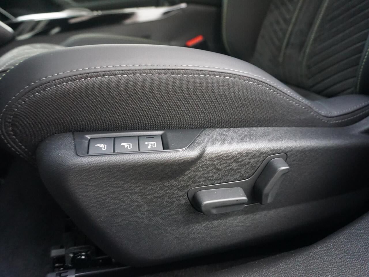 Peugeot e-2008 EV GT Avantage 54 kWh Alcantara interieur