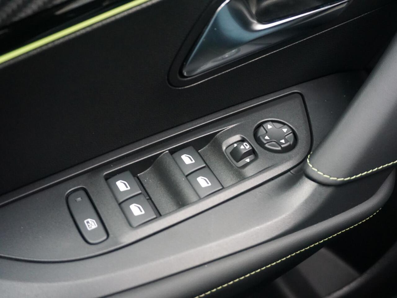 Peugeot e-2008 EV GT Avantage 54 kWh Alcantara interieur
