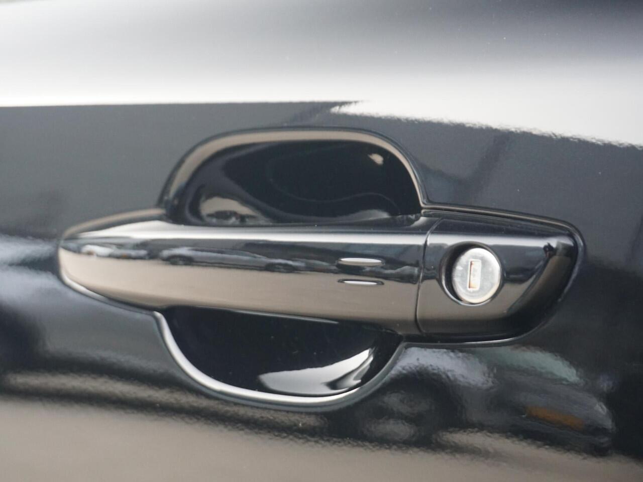 Peugeot e-2008 EV GT Avantage 54 kWh Alcantara interieur