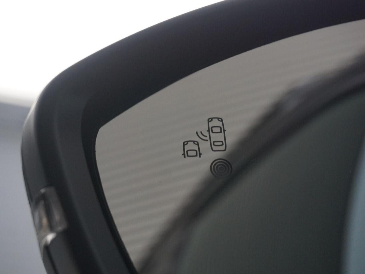 Peugeot e-2008 EV GT Avantage 54 kWh Alcantara interieur