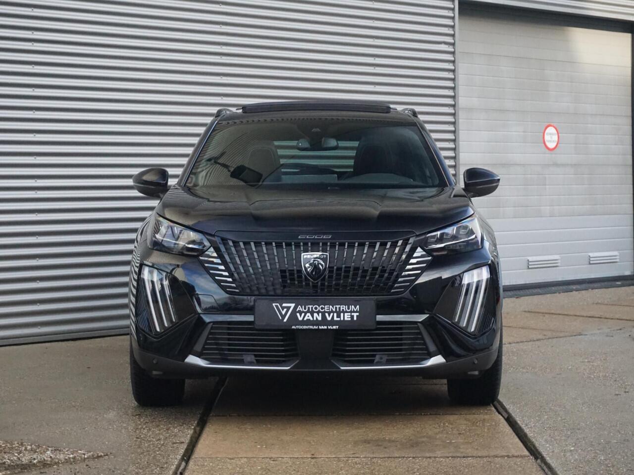 Peugeot e-2008 EV GT 54 kWh | Panorama schuifdak dak | Warmtepomp | Gripcontrol | All seasonbanden |