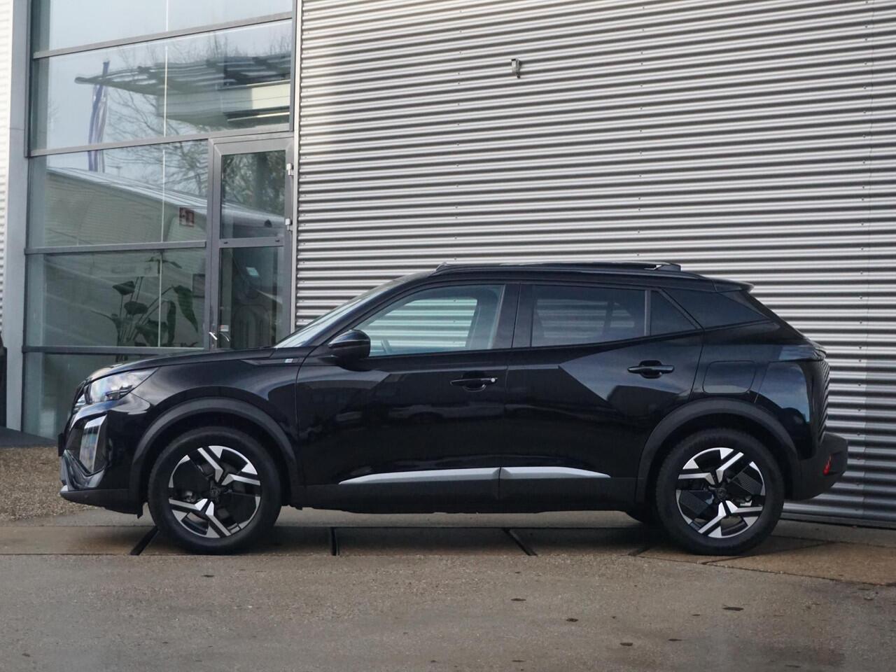 Peugeot e-2008 EV GT 54 kWh | Panorama schuifdak dak | Warmtepomp | Gripcontrol | All seasonbanden |