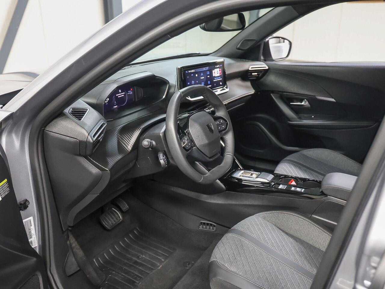 Peugeot e-2008 EV Allure 50 kWh 136PK | Accurapport 100%| 1ste eigenaar | AppleCarplay/Android Auto | Armsteun | 17"LMV | AUTOMAAT | Keyless | Cruise Control | Climate Control | FULL LED | Isofix | Parkeersensoren | Privacy Glass |