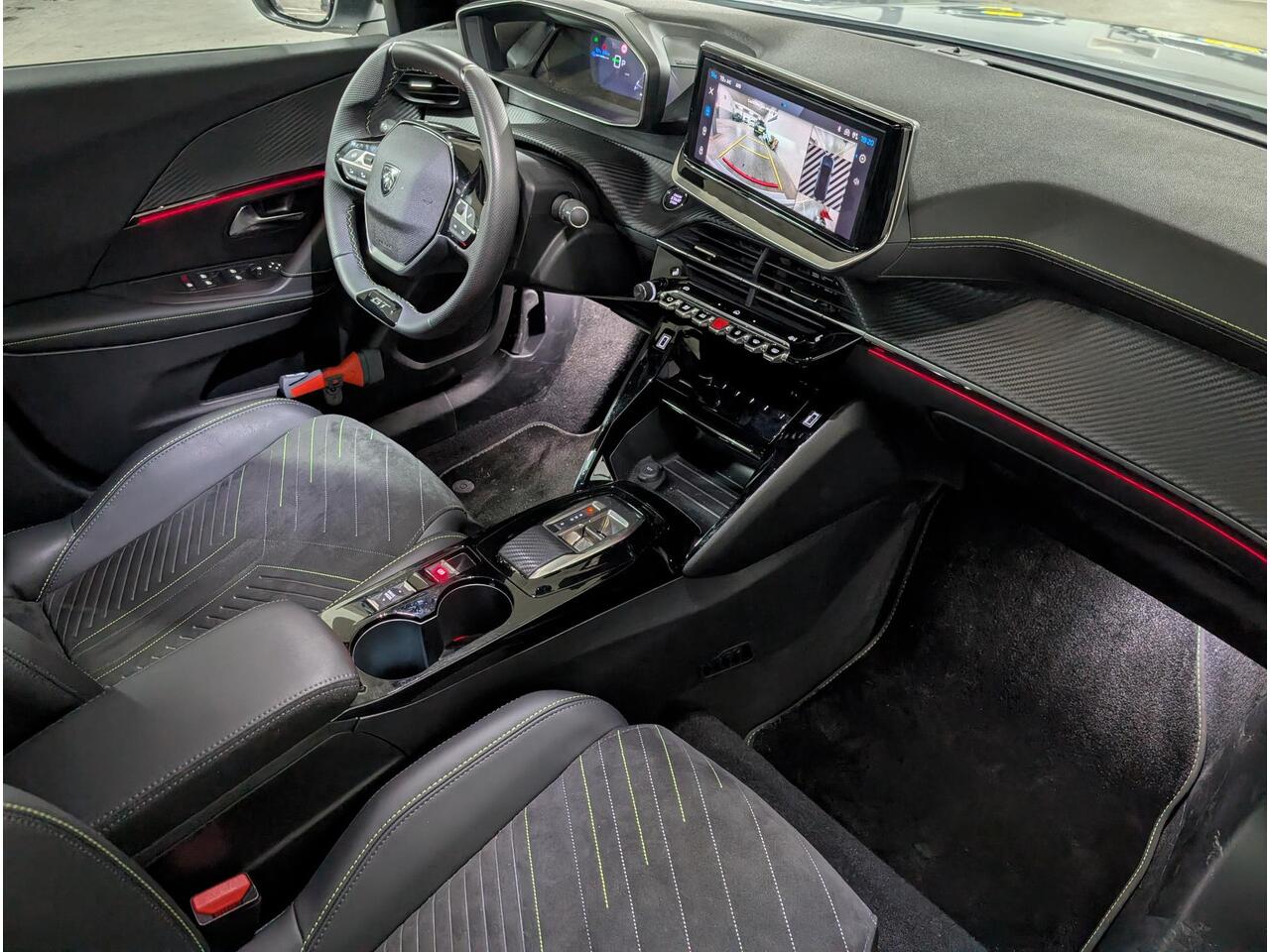 Peugeot e-2008 GT EV 3-FASEN 54kWh 156pk | SCHUIF/KANTELDAK | CAMERA | NAVI | ALCANTARA/LEDER | ADAPTIVE CRUISE | 18" LM-VELGEN | KEYLESS ENTRY