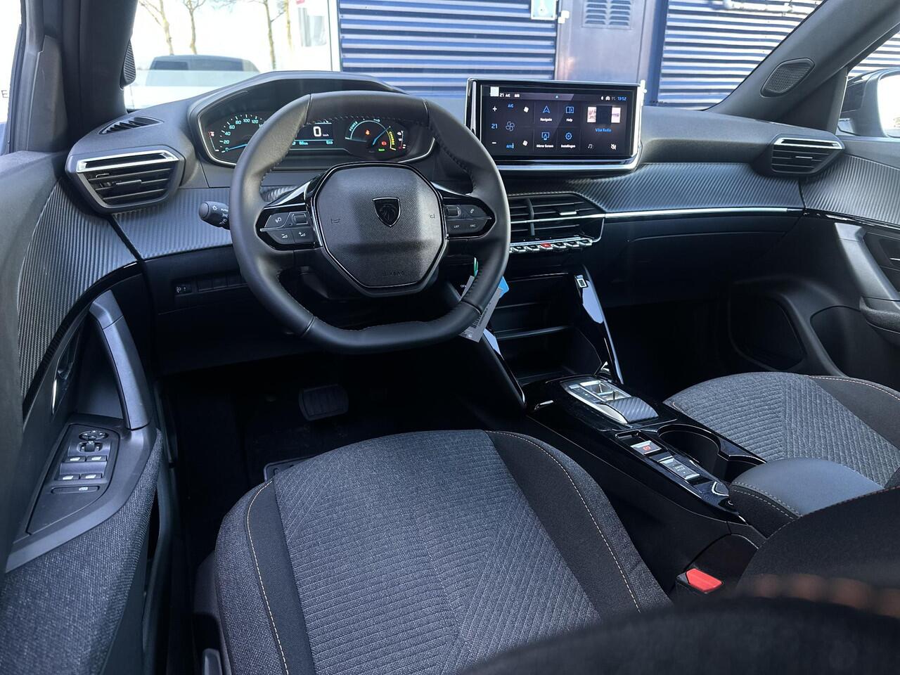 Peugeot e-2008 EV Business 54 kWh | Navigatie | Apple Carplay/Android Auto | DAB | Full LED | Climate Control | Cruise Control | Parkeercamera/-sensoren |