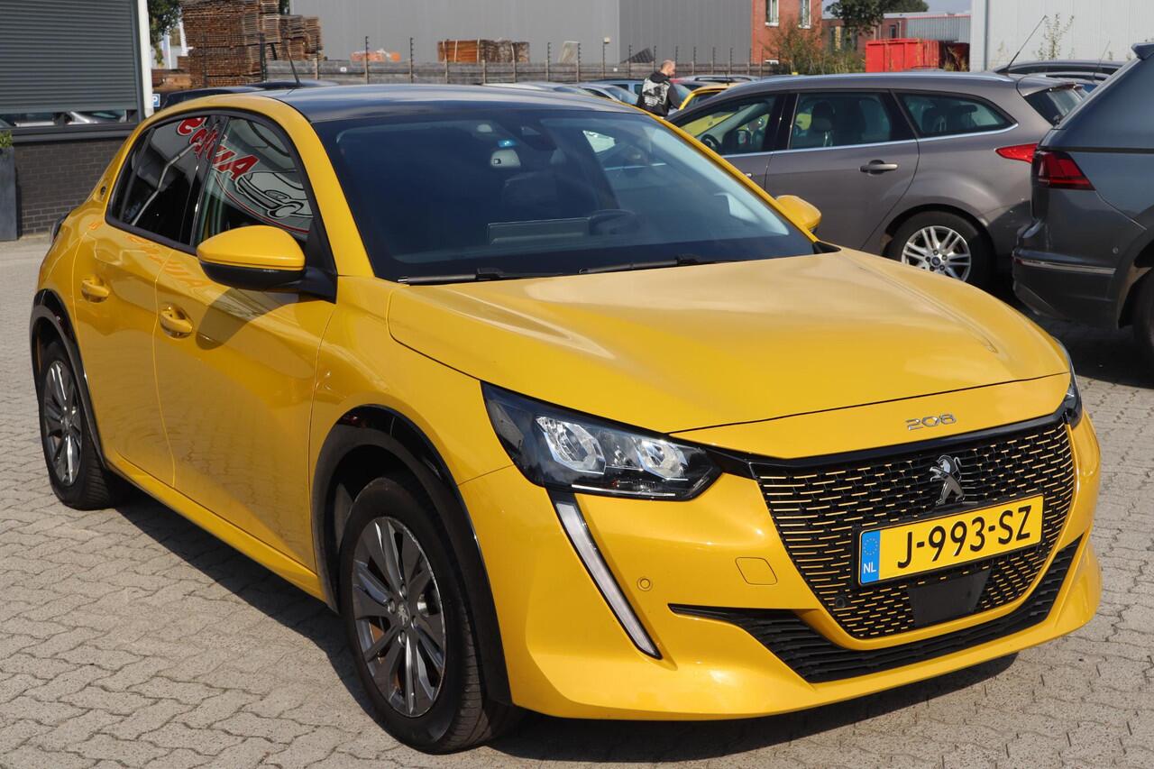 Peugeot e-208 EV Allure 50 kWh SOH 93%, BTW Auto, Adaptieve cruise control, Panoramadak, Camera, Virtual Cockpit
