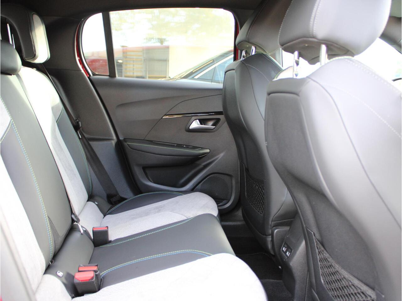 Peugeot e-208 EV GT 350 50 kWh | Navi / Camera / Stoelverwarming