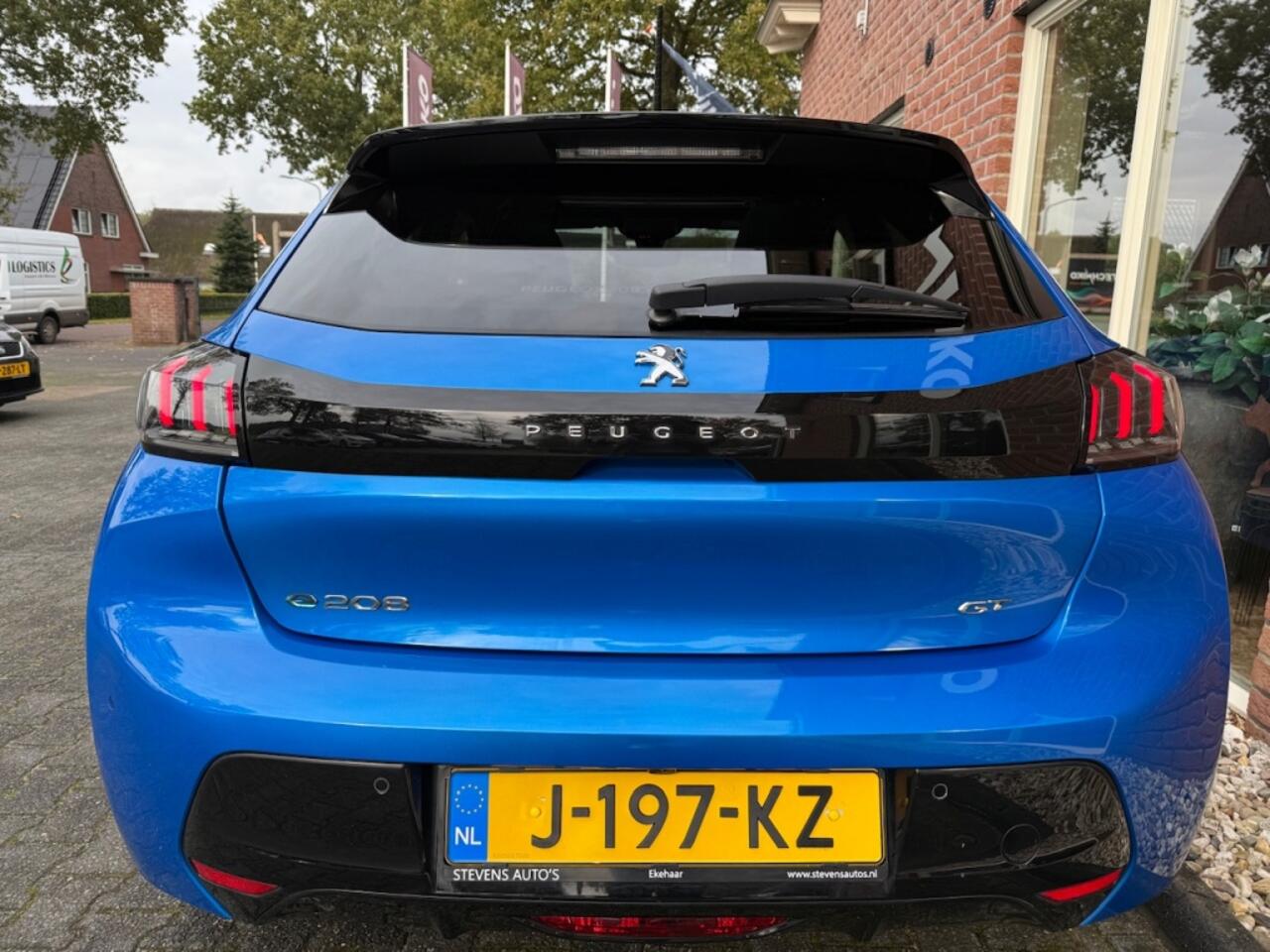 Peugeot e-208 EV GT Pr. 50 kWh PANODAK / STOELVERW. / CAMERA / CARPLAY / ANDRO